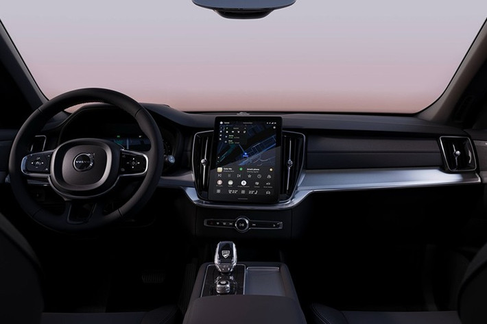 Erik Severinson - Giám đốc Thương mại Volvo Cars, cho biết “Đáp ứng nhu cầu rõ ràng từ khách hàng, Volvo đang mở rộng dòng xe Black Edition, bổ sung thêm XC90. Giờ đây, khách hàng của Volvo có thể sở hữu chiếc Black Edition vượt thời gian và đầy tự tin ở mọi kích cỡ.”