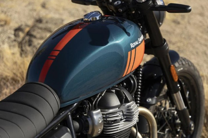 Dù mang đậm dấu ấn lịch sử, Bear 650 vẫn sở hữu các trang bị hiện đại như màn hình TFT "Tripper Dash" hoàn toàn mới, hiển thị trực quan và sắc nét.