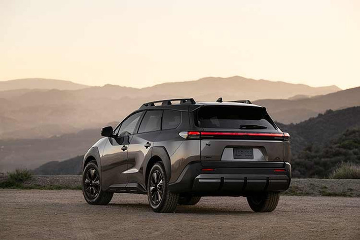 So với bZ tiêu chuẩn, phiên bản Woodland 2026 dài hơn khoảng 150 mm, cao hơn phía sau khoảng 25 mm. Khoảng sáng gầm đạt 213 mm và khả năng kéo 1.588 kg.