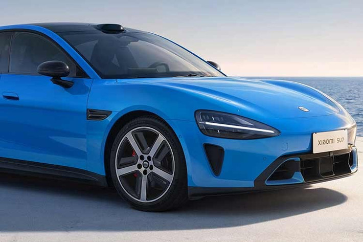 Xiaomi SU7 2026 được nâng cấp đáng kể ở hệ thống hỗ trợ lái và quãng đường di chuyển. Xe được trang bị nền tảng điện áp cao silicon carbide, với mức điện áp 752V và 897V, đi kèm radar laser tiêu chuẩn cho mọi phiên bản, khả năng xử lý thông minh lên đến 700 TOPS và tầm hoạt động theo chuẩn CLTC đạt 902km.