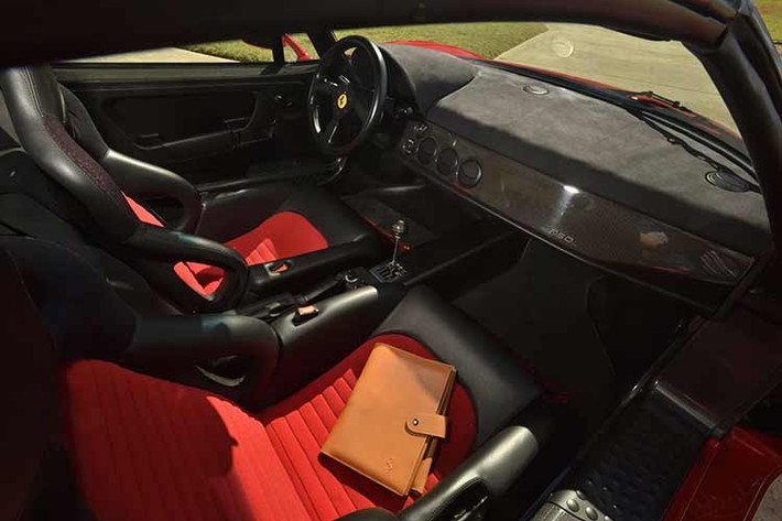 Chiếc F50 này là chiếc thứ 65 trong số 349 chiếc được sản xuất từ ​​năm 1995 đến năm 1997. Đây cũng là chiếc thứ 28 trong số 56 chiếc được sản xuất cho thị trường Mỹ. Xe vẫn còn bộ hành lý Schedoni nguyên bản và hộp đựng đồ Flight Case dùng để lắp ráp phiên bản Berlinetta/Barchetta.