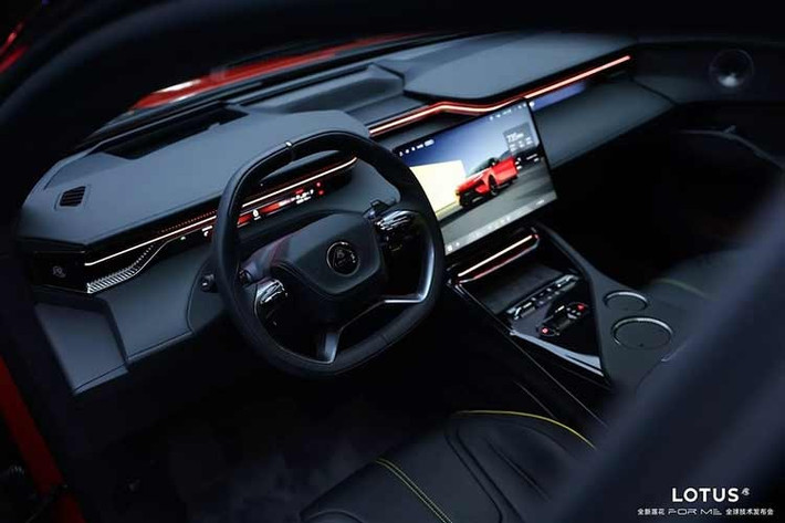 Từ vạch xuất phát, chiếc For Me đạt tốc độ 100km/h chỉ trong 3,3 giây. Xe tiếp tục tăng tốc lên 200km/h trong 10,5 giây và hoàn thành quãng đường 400m trong 11,16 giây. Điều đáng ngạc nhiên hơn cả là phạm vi hoạt động mà Lotus công bố. Lotus cho biết chiếc SUV này có thể di chuyển 418km chỉ bằng điện và hơn 1.400km) khi hệ thống hybrid hoạt động.