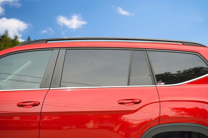 Điểm nhấn còn lại của Volkswagen Teramont Limited Black Edition nằm ở trang bị an toàn. Theo đó, xe có thêm hệ thống giữ phanh tự động, cảnh báo điểm mù và camera 360 độ.