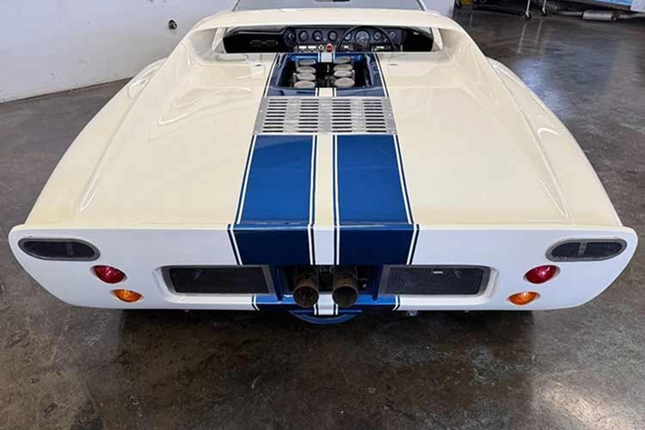 Ford phải sản xuất tối thiểu 50 chiếc để đáp ứng các quy định nghiêm ngặt về tiêu chuẩn kỹ thuật do FIA, tổ chức quản lý hàng đầu trong các giải đua sức bền quốc tế, đặt ra. Những lần thử nghiệm và sai sót liên tiếp dưới thời chiếc Mk I đã đủ khiến một kỹ sư phát điên, và những thất bại liên tiếp suýt nữa khiến Ford bỏ cuộc.