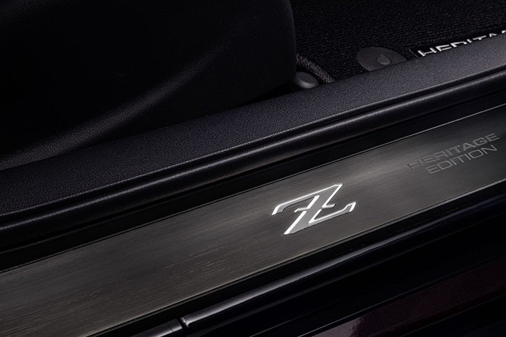 Sức mạnh Z Heritage Edition đến từ động cơ V6 dung tích 3.0L tăng áp kép, cho công suất 400 mã lực và mô-men xoắn 474 Nm. Kết hợp tuỳ chọn số sàn 6 cấp và số tự động 9 cấp.