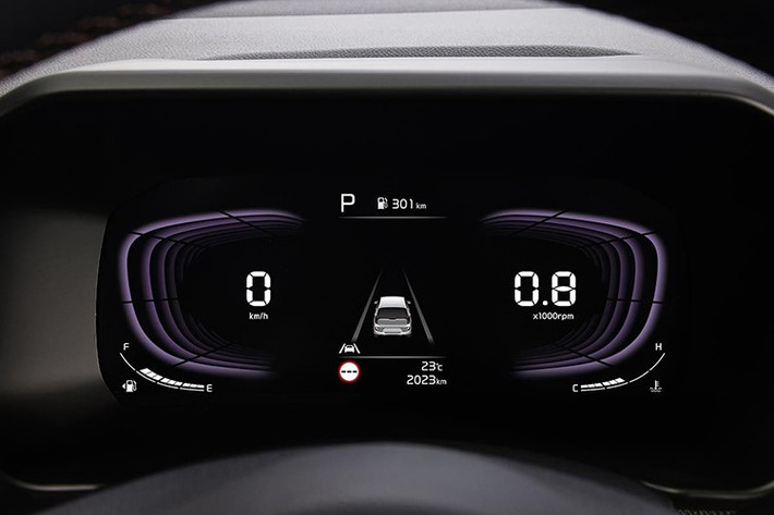 Những tính năng tiện ích khác trên mẫu xe cỡ A thương hiệu Hàn này bao gồm; khởi động bằng nút bấm, chìa khóa thông minh và cổng sạc đa dạng tùy chọn cũng xuất hiện trong xe.