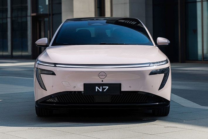 Phần mềm điều khiển của mẫu N7 hiện sử dụng công nghệ trí tuệ nhân tạo (AI) do một công ty Trung Quốc phát triển, nhưng nếu muốn xuất khẩu ra nước ngoài, khả năng Nissan sẽ phải điều chỉnh hệ thống này bởi một số quốc gia có quy định hạn chế sử dụng AI có nguồn gốc từ Trung Quốc vì lý do an ninh dữ liệu