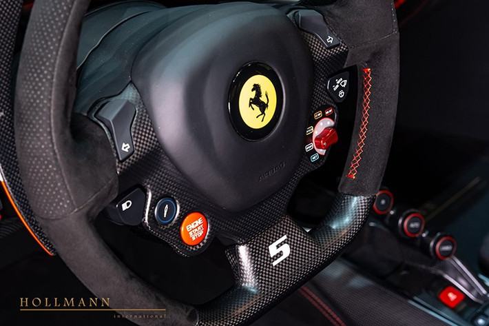 Mức giá trung bình của một chiếc Ferrari 488 Pista hiện nay đã lên tới hơn nửa triệu đô la, vì vậy chắc hẳn người ta phải thực sự giàu có mới có thể mua được nó.