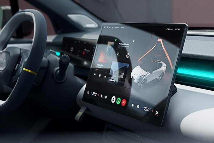 Tại thị trường Trung Quốc, Lynk &amp; Co 02 được trang bị mô-tơ điện đặt ở trục sau. Động cơ này tạo ra công suất tối đa 250 kW (tương đương khoảng 335 mã lực) cùng mô-men xoắn cực đại 373 Nm. Nhờ đó, xe có thể tăng tốc từ 0-100 km/h trong khoảng 5,3 giây.