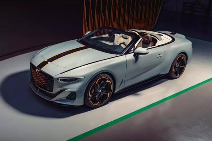 Bentley Batur Convertible mui trần chỉ được sản xuất giới hạn đúng 16 chiếc trên toàn thế giới, ít hơn hai chiếc so với bản coupe. Chủ nhân của mỗi chiếc xe sẽ trực tiếp tham gia vào quá trình thiết kế từ phối màu, chất liệu, đến từng chi tiết trang trí.