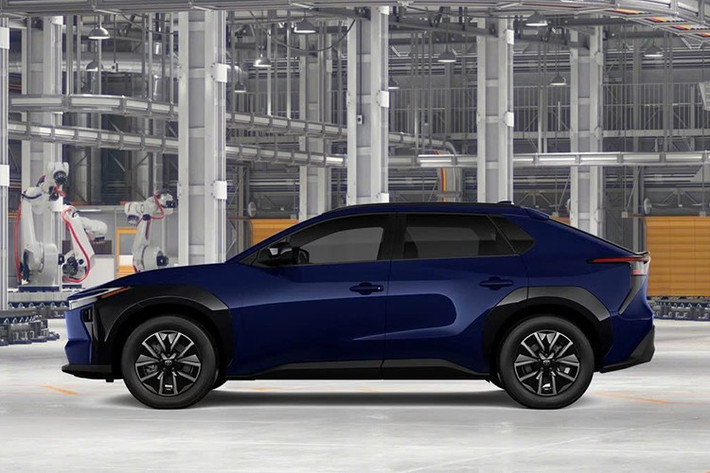 Trong phiên bản mới 2026, Toyota đã rút gọn tên gọi thành bZ, đồng thời cải tiến mạnh mẽ về tầm hoạt động, công nghệ và khả năng sạc. Xe được trang bị chuẩn cổng sạc NACS – cho phép sạc tại hơn 25.000 trạm Tesla Supercharger cũng như các mạng lưới sạc khác tương thích.