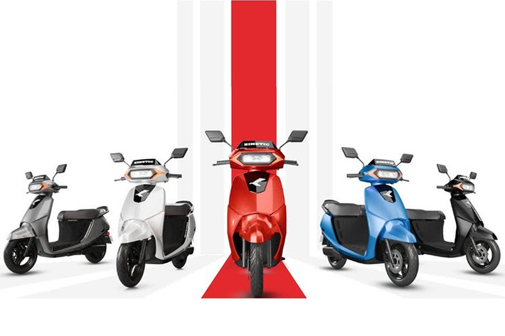 Kinetic DX sẽ được bán ra thị trường Ấn Đọ với hai phiên bản gồm: bản tiêu chuẩn có giá 111.499 rupee (tương đương 33,5 triệu đồng) và bản DX+ có giá 117.499 rupee (khoảng 35,4 triệu đồng).