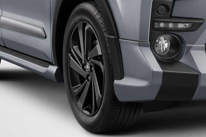 Điểm nhấn đáng chú ý nhất nằm ở ngoại thất của các phiên bản Raize GR Sport và GR Sport TSS 2026 mới khi Toyota đã tinh chỉnh bộ bodykit khí động học để xe trông thể thao và thanh lịch hơn.