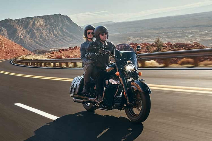 Với kiểu dáng cổ điển, Chief Vintage cùng những đường cong mềm mại ở chắn bùn và hình dáng tổng thể tôn vinh đối với nguồn gốc của Indian Motorcycle tại Springfield, Massachusetts. Đây sẽ là đối thủ xứng tầm của mẫu xe Harley-Davidson Heritage Softail Liberty Edition vừa ra mắt hồi đầu năm.