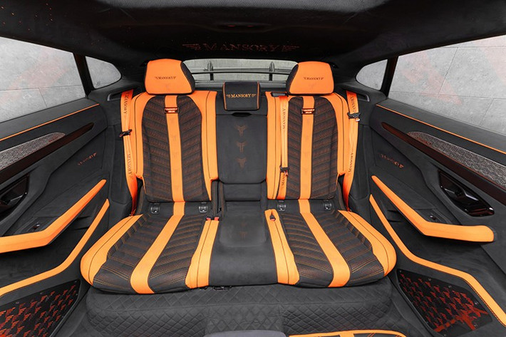 “MANSORY Venatus SE” trang bị mâm hợp kim khổng lồ kích thước 24 inch 10x24 inch và 12,5x24 inch kết hợp bộ lốp 295/30 R24 và 355/25 R24 tương ứng. Đối với phiên bản Launch Edition, kết hợp với mâm rèn siêu nhẹ “FC.5” kết hợp giữa tính thể thao và sự tinh tế kỹ thuật.