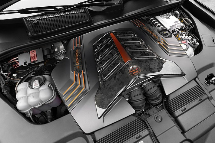 Nhiều chi tiết đặc biệt khiến “MANSORY Venatus SE” trở thành chiếc xe độc đáo, thực hiện xuất sắc mọi yêu cầu cá nhân của khách hàng. Trọng tâm của MANSORY Venatus SE là động cơ V8 tăng áp kép 4.0L của Urus SE được cải tiến hệ thống quản lý động cơ mới và hệ thống ống xả thể thao dung tích lớn với bố cục 3 ống xả độc đáo và bộ chuyển đổi xúc tác hiệu suất cao.