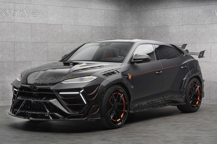 Urus là chiếc SUV hiệu suất cao của Lamborghini được nhiều khách hàng đón nhận bởi sự sang trọng, thể thao. Lamborghini Urus có hai biến thể Urus SE và Urus Performante, cũng là nền tảng thường xuyên được hãng độ MANSORY nâng cấp các gói hiệu năng và tối ưu khí động học.