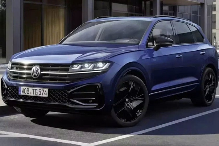 Gói Final Edition có thể được áp dụng cho toàn bộ các phiên bản của dòng xe Volkswagen Touareg. Các phiên bản đều có dòng chữ “Final Edition” được khắc laser trên khung cửa sổ phía sau. Dòng chữ này tiếp tục xuất hiện trên bậc cửa phát sáng, ốp trang trí mặt táp-lô và trên cần số bọc da ở các bản cao cấp hơn.