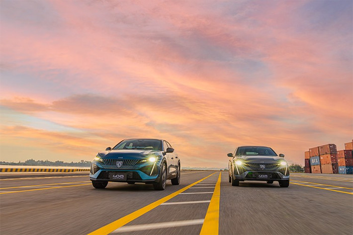 Xe có giữ làn đường, phanh chủ động, nhận diện biển báo... ở cả 3 phiên bản. Các tính năng khác như cảnh báo điểm mù, cảnh báo phương tiện cắt ngang phía sau, hỗ trợ chuyển làn đường, ga tự động thích ứng Stop &amp; Go, cảm biến trước/sau sẽ xuất hiện ở hai bản cao. Camera 360 độ chỉ có ở bản cao cấp nhất (GT).