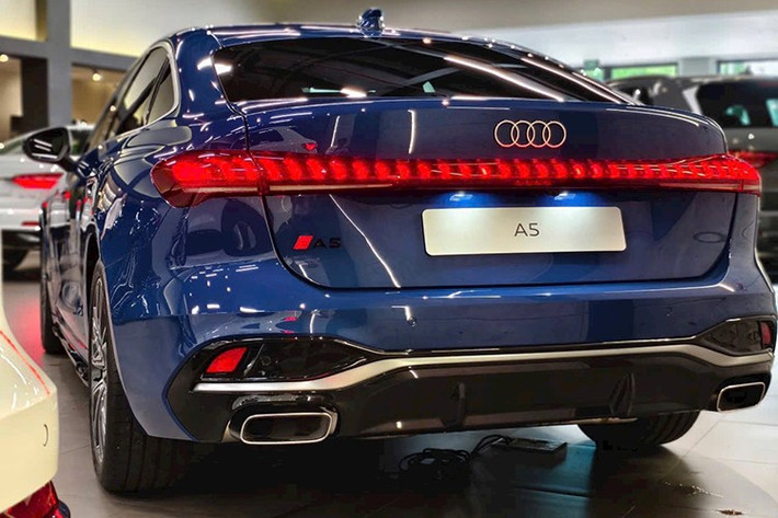 Xe có khả năng tăng tốc từ 0 đến 100 km/h trong 7,8 giây, tốc độ tối đa đạt 248 km/h. Hộp số ly hợp kép 7 cấp S tronic và hệ dẫn động cầu trước giúp cải thiện hiệu suất vận hành và giảm tiêu thụ nhiên liệu so với thế hệ trước.