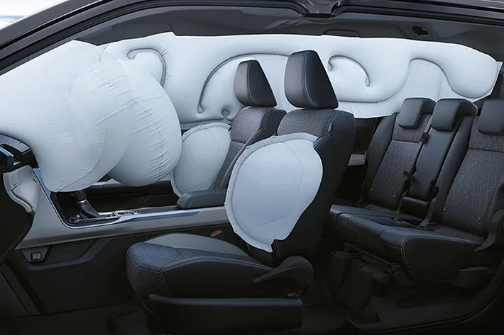 Người dùng có đa dạng lựa chọn với các phiên bản cao cấp hơn. Cụ thể, phiên bản Q có giá 335 triệu Rupiah (khoảng 529 triệu đồng), phiên bản Q Modellista giá 350 triệu Rupiah (khoảng 553 triệu đồng). Riêng phiên bản cao cấp nhất Q TSS Modellista được niêm yết mức 390 triệu Rupiah (tương đương 617 triệu đồng).