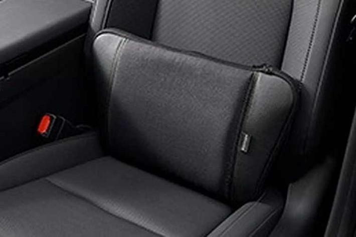 Danh sách phụ kiện còn có ốc biển số mang thương hiệu Modellista, ốp bảo vệ tay nắm cửa, phim cách nhiệt chống tia hồng ngoại, loa Pioneer và rèm che nắng.