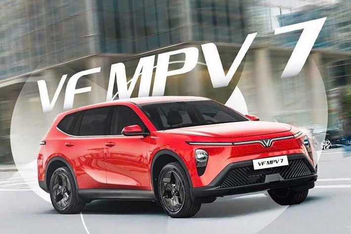Khách hàng đặt mua trong giai đoạn đầu được thông tin sẽ nhận gói ưu đãi gồm 2 năm bảo hiểm, có thể quy đổi thành tiền mặt với giá trị khoảng 15 triệu đồng, tùy chính sách từng đại lý. Việc xuất hiện VF MPV 7 cho thấy VinFast đang tiếp tục mở rộng danh mục sản phẩm MPV điện, tách biệt rõ giữa nhu cầu cá nhân và kinh doanh.
