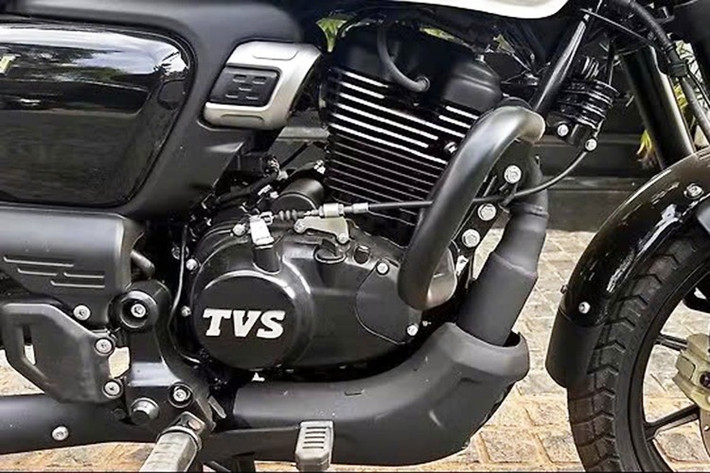 Ngoài sự khác biệt về thiết kế, không có thay đổi cơ học nào trên Ronin Agonda. Xe được trang bị động cơ 225,9 cc, xy-lanh đơn, 4 kỳ, 4 van, SOHC, sản sinh 20,4 PS và mô-men xoắn 19,93 Nm, kết hợp hộp số 5 cấp. Ly hợp Assist & Slipper giúp vận hành mượt mà.