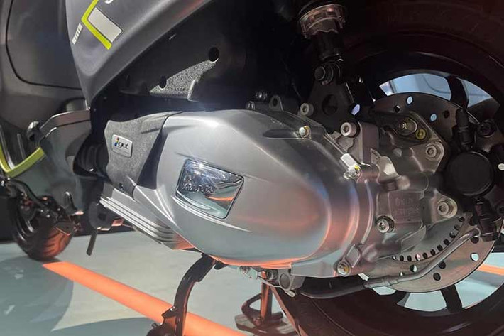 Tuy nhiên máy mới 180cc có công suất tăng 24% và mô-men xoắn tăng 8% so với động cơ iGet 150. Với đường kính piston lớn hơn 3,5mm, dung tích thực nay đã đạt 174,1cc để cho công suất cực đại 11kW (14,7 mã lực) ở 8.250 vòng/phút, với mô-men xoắn cực đại 13,7Nm ở 6.500 vòng/phút.