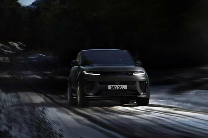 Đáng tiếc là Range Rover Sport SV Ultimate Edition 2026 sẽ không được bán ra thị trường toàn cầu. Ngoài ra, phiên bản Ultimate Edition cũng có hai tùy chọn màu khác là đen Obsidian Black Satin và trắng Ethereal Frost Satin dành cho những khách hàng thích phong cách ít nổi bật hơn.