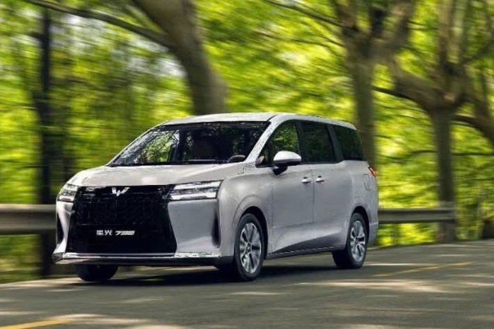 Khi pin đầy và bình xăng đầy, xe có thể di chuyển tối đa 1.100 km, với mức tiêu thụ nhiên liệu chỉ 5,3 lít/100 km. Cuối cùng là phiên bản thuần điện cho công suất 134 mã lực và bộ pin 60 kWh cho phạm vi hoạt động 500 km (CLTC). Hệ thống sạc nhanh cho phép xe đi được 200 km chỉ sau 15 phút cắm sạc.