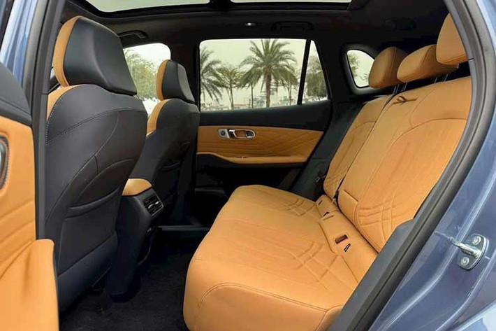 Điểm khác biệt lớn nhất của EX5 EM-i là hệ động lực, với hệ thống Thor AI Electric Hybrid 2.0 có tổng công suất 215 mã lực. Trong đó động cơ xăng 1.5l cho công suất 110 mã lực. Theo chuẩn CLTC của Trung Quốc, xe có tầm hoạt động hybrid tối đa 1.575km và đi được 200km chỉ với năng lượng điện. Mức tiêu thụ xăng là 2,68l/100km ở điều kiện hỗn hợp.