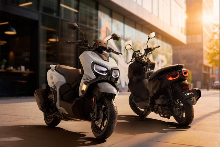 Về vận hành, DX1 trang bị động cơ xy-lanh đơn dung tích 124,8cc, SOHC 2 van, làm mát bằng không khí, tỷ số nén 10:1. Động cơ tích hợp hệ thống phun xăng điện tử GPX FI, kết hợp hộp số vô cấp CVT và khởi động điện hoàn toàn.