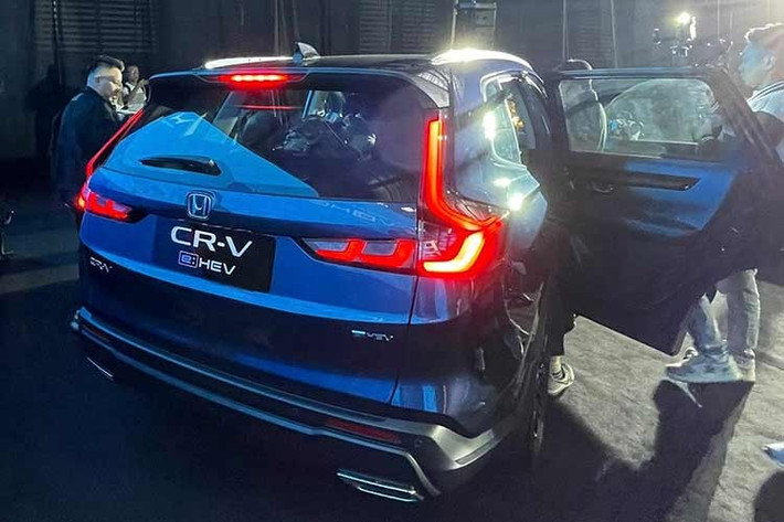 Tất cả các phiên bản e:HEV đều được trang bị Hệ thống công nghệ hỗ trợ lái xe an toàn tiên tiến Honda SENSING, bảo vệ toàn diện cho người lái, hành khách, người đi đường và các phương tiện xung quanh. Bên cạnh đó, mẫu xe còn được trang bị các tính năng an toàn chủ động và bị động tiên tiến khác giúp bảo vệ hành khách trên xe cũng như người đi đường ở cấp độ cao nhất.