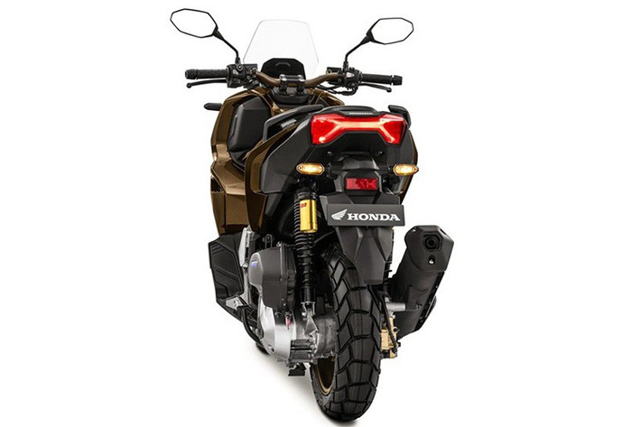 Động cơ trang bị trên ADV160 là loại eSP+ với dung tích xy lanh 160cc, làm mát bằng dung dịch, cho công suất tối đa 11,8 kW tại 8.500 vòng/phút và mô-men xoắn 14,7 Nm tại 6.500 vòng/phút.