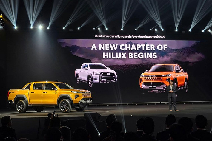 Xe cũng được trang bị giá đỡ động cơ thủy lực và giảm xóc cải tiến giúp cải thiện độ êm ái khi vận hành.Toyota Safety Sense trở thành tiêu chuẩn trên tất cả phiên bản, bao gồm: cảnh báo điểm mù, camera 360 độ, cảnh báo va chạm trước, giữ làn đường, điều khiển hành trình thích ứng, hỗ trợ đổ dốc, khởi hành ngang dốc, cảm biến trước/sau và kiểm soát lắc rơ-moóc.