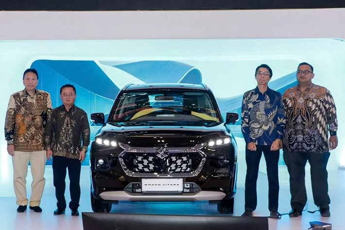 Trong khuôn khổ triển lãm Gaikindo Jakarta Auto Week (21 - 30/11/2025), Suzuki đã giới thiệu phiên bản Grand Vitara 2025 nâng cấp với định hướng nâng cấp theo trải nghiệm người dùng thay vì thay đổi thiết kế hoàn toàn.