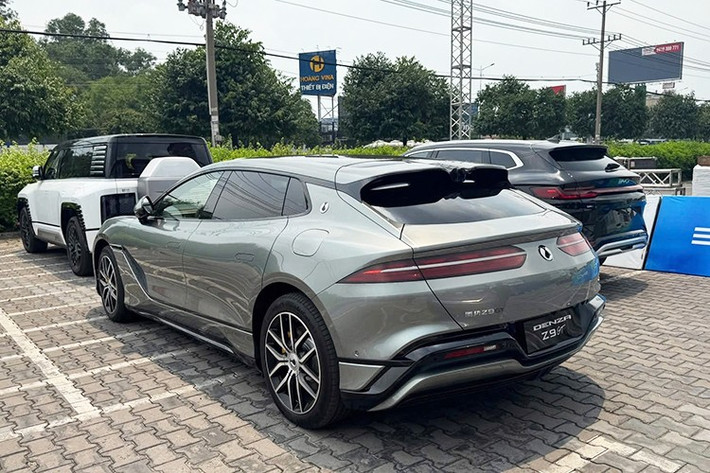 Denza Z9 GT mới tại Việt Nam được trang bị ba động cơ điện, cho công suất tổng lên tới 710 kW (khoảng 950 mã lực) cho phép tăng tốc 0–100 km/h chỉ trong khoảng thời gian 3,4 giây.