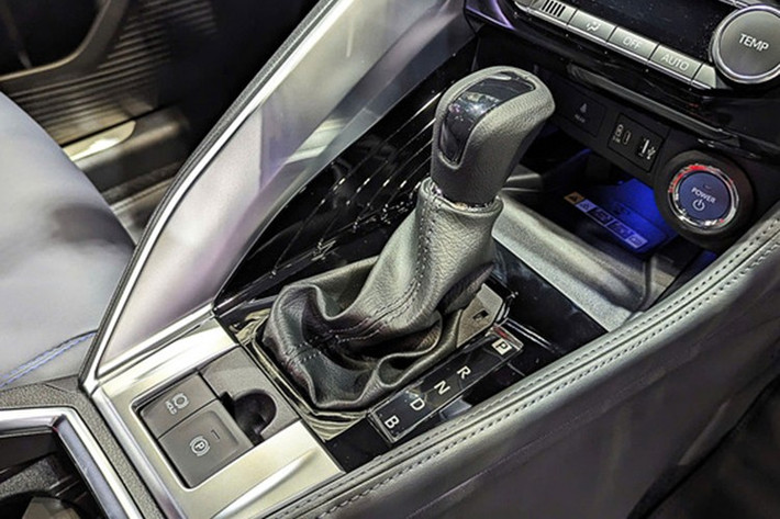 Giá bán của Toyota Yaris Cross HEV tại Thái dao động từ 789.000 baht (tương đương 640 triệu đồng) cho bản tiêu chuẩn HEV Smart, lên đến 849.000 baht (tương đương 690 triệu đồng) với bản HEV Premium.