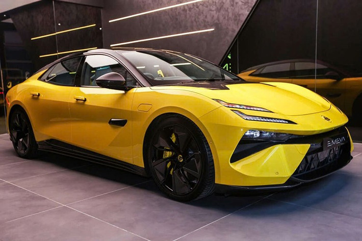 Bên cạnh Eletre, Emira, mẫu xe sedan hiệu suất cao - Lotus Emeya của thương hiệu Anh quốc nhiều khả năng cũng được phân phối tại Việt Nam. Emeya được định vị là đối thủ cạnh tranh trực tiếp với Tesla Model S, Porsche Taycan và Lucid Air.