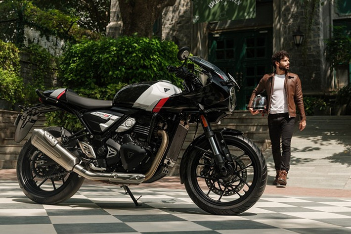 Triumph Thruxton 400 2026 là sản phẩm mới, hướng đến những tín đồ yêu thích dòng xe cafe racer nhưng muốn một mẫu xe dễ điều khiển, phù hợp cho cả đô thị lẫn đường trường.