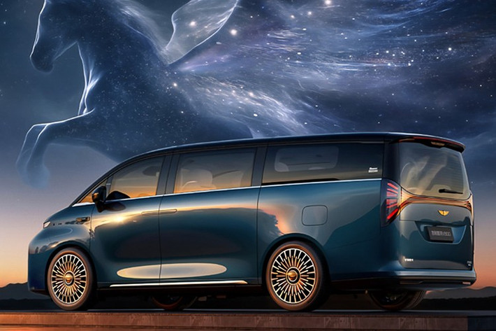 So với "người anh em" Geely Galaxy L380 thuần điện, V900 có điểm nhận diện rõ nhất ở lưới tản nhiệt mạ chrome cỡ lớn, mang hơi hướng sang trọng, trong khi tổng thể thiết kế vẫn giữ phong cách nhiều lớp đặc trưng.