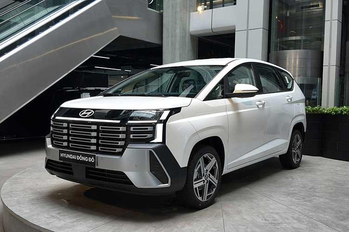 Trong bối cảnh phân khúc MPV cỡ nhỏ ngày càng cạnh tranh, với sự hiện diện của các mẫu xe như VinFast Limo Green hay Mitsubishi Xpander, những thay đổi về thiết kế và trang bị an toàn được xem là yếu tố then chốt giúp Stargazer duy trì sức hút với nhóm khách hàng gia đình.