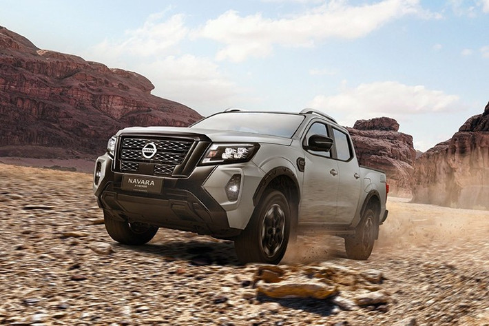 Ngoại thất của X-Tremer nổi bật với lưới tản nhiệt sơn đen, ốp cản trước tạo hình chữ X kết nối liền mạch với mặt ca-lăng. Bên cạnh đó là ốp cua lốp màu đen kèm viền giả sợi carbon, ăng-ten vây cá mập, cản sau sơn đen và đề-can đặc trưng trên cửa cốp sau.