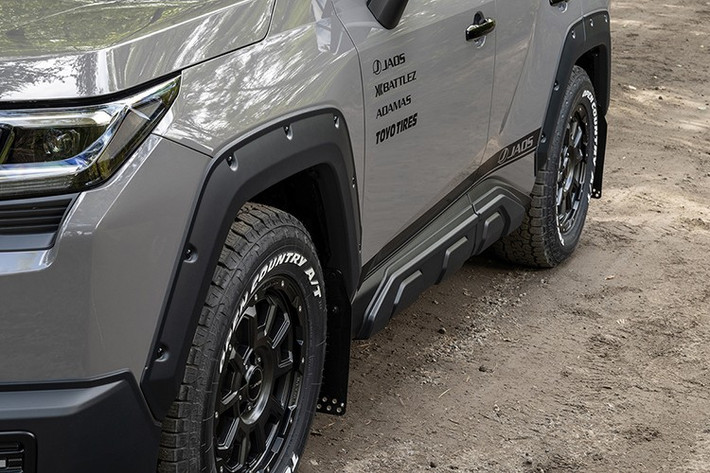 Phiên bản RAV4 độ Jaos sẽ chính thức ra mắt công chúng tại triển lãm Tokyo Auto Salon 2026, diễn ra từ ngày 9 đến 11 tháng 1. Tại đây, Jaos còn mang đến dàn SUV độ đầy uy lực khác như Mitsubishi Delica D:5, Delica Mini.