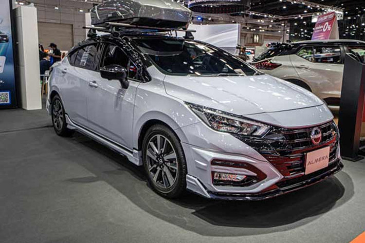 Nissan Almera 2026 vừa ra mắt tại Thái Lan với một số thay đổi nhẹ về ngoại thất, nâng cấp đáng chú ý ở mẫu sedan cỡ B này là trang bị an toàn và điều chỉnh giá bán, dao động từ 573.000 đến 699.000 baht (tương đương từ 482-590 triệu đồng).