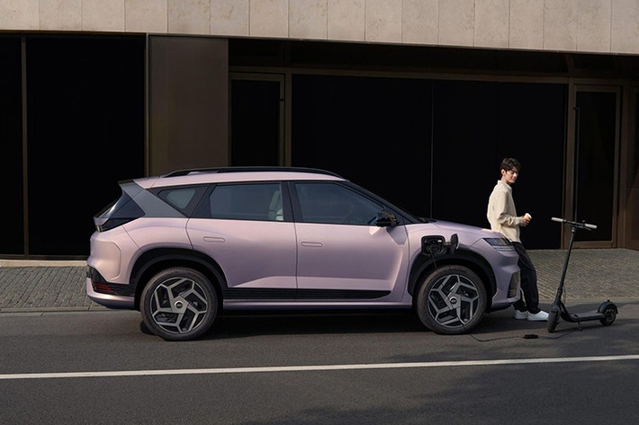 Theo ông Ickkyun Oh, giám đốc bộ phận Hyundai Trung Quốc, "Hyundai đã phát triển vượt ra khỏi một doanh nghiệp ô tô truyền thống để trở thành một công ty công nghệ cao toàn cầu." Cách tiếp cận của Hyundai với Elexio nhấn mạnh sự thay đổi nhanh chóng của thị trường xe điện tại Trung Quốc.