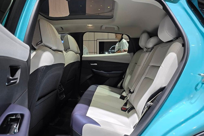 Mô-men xoắn 355 Nm, Nissan LEAF 2026 sử dụng pin lithium-ion dung lượng 78 kWh, dẫn động cầu trước. Mẫu xe này có khả năng di chuyển tối đa 600 km theo chuẩn NEDC và đạt tốc độ tối đa 160 km/h.