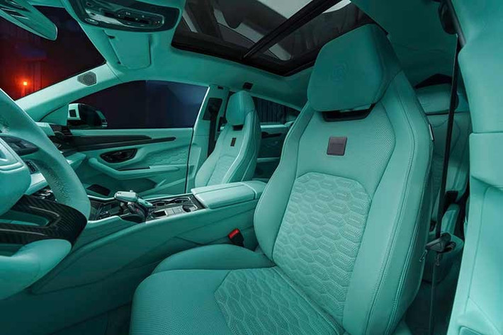 Dưới nắp capo của SUV Lamborghini Urus SE plug-in hybrid, các kỹ sư Brabus áp dụng gói nâng cấp PowerXtra LG40-900 cho động cơ V8 twin-turbo 4.0 lít.