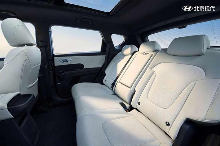 Hyundai Elexio EV 2026 tại thị trường Úc được trang bị mô-tơ điện đơn đặt ở cầu trước, sản sinh công suất 218 PS và mô-men xoắn 310 Nm. Xe được trang bị bộ pin LFP dung lượng 88,1 kWh, cho phép vận hành tối đa 546 km theo chuẩn WLTP.